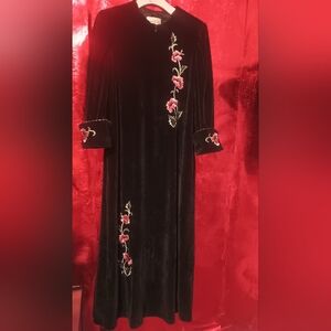 Beautiful black velvet robe / housecoat